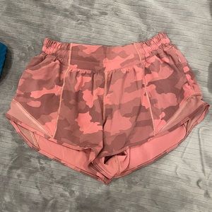 Lululemon Hotty Hot Shorts 2.5”